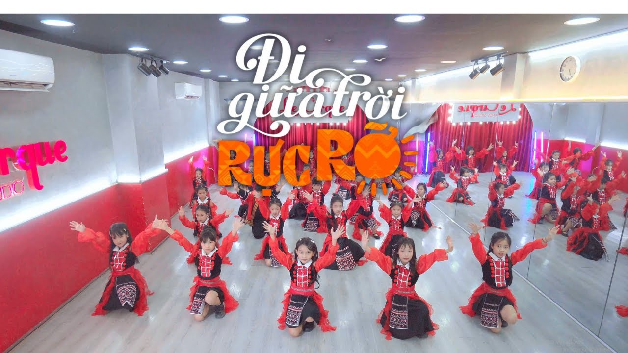 ĐI GIỮA TRỜI RỰC RỠ | Lớp Thầy Huy Kid Dance