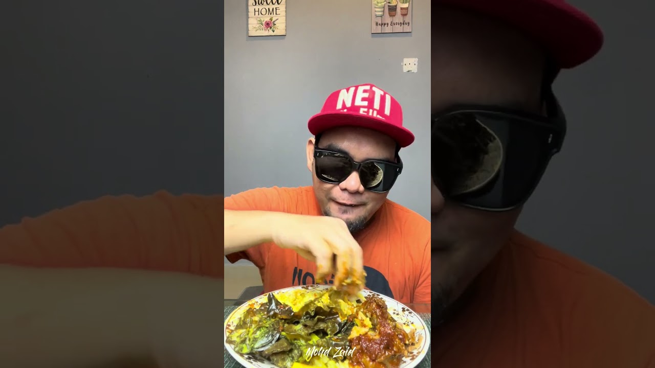 Menu:Ayam masak merah & masak lemak cendawan hitam