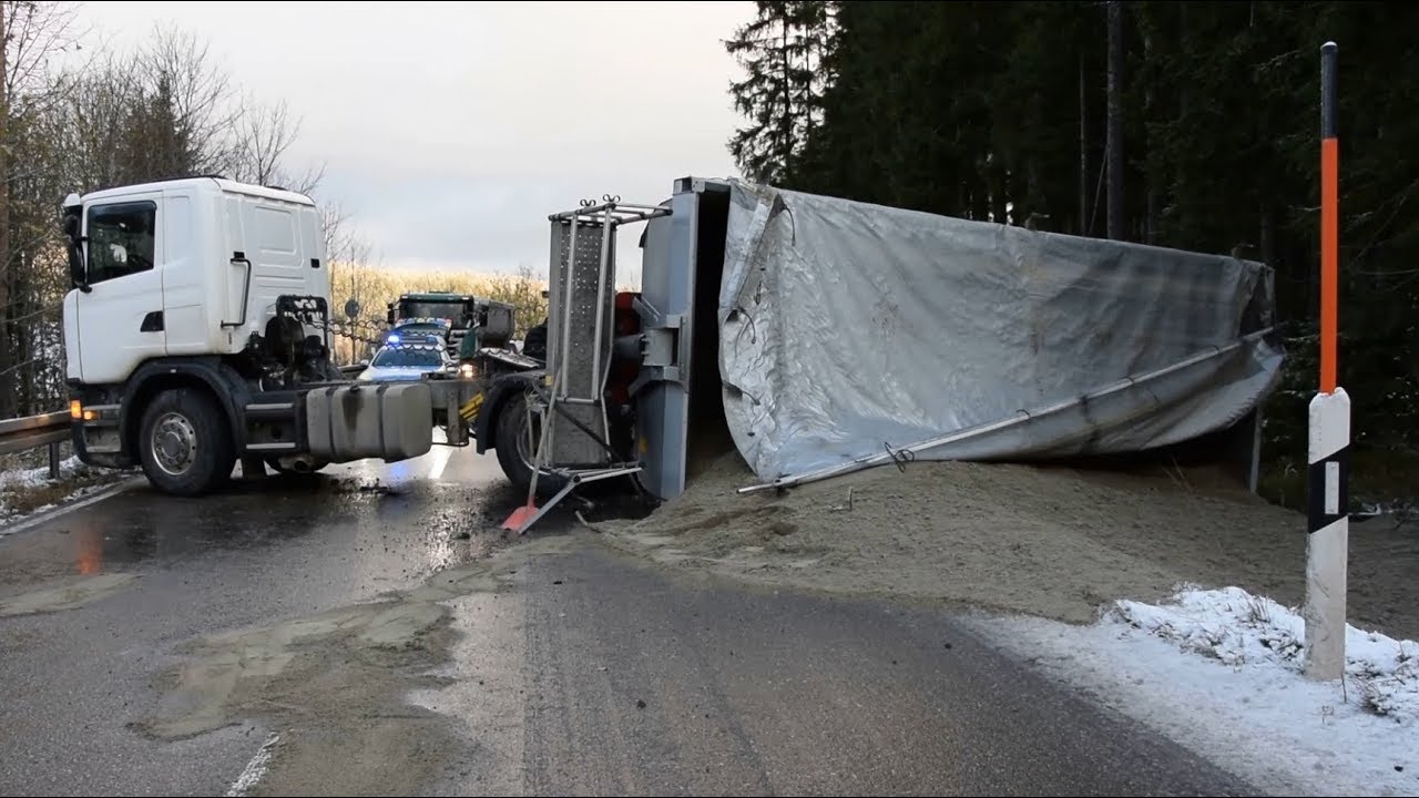 Unfallflucht: Sattelzug weicht auf B317 einem entgegenkommenden Sattelzug aus und kippt [12.11.2019]