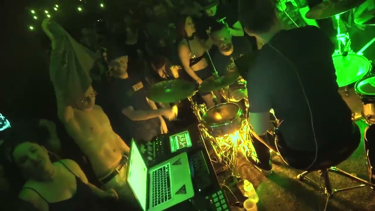 Rooftop Clip in Seattle #rawdrums with productions - f r e e sample pack