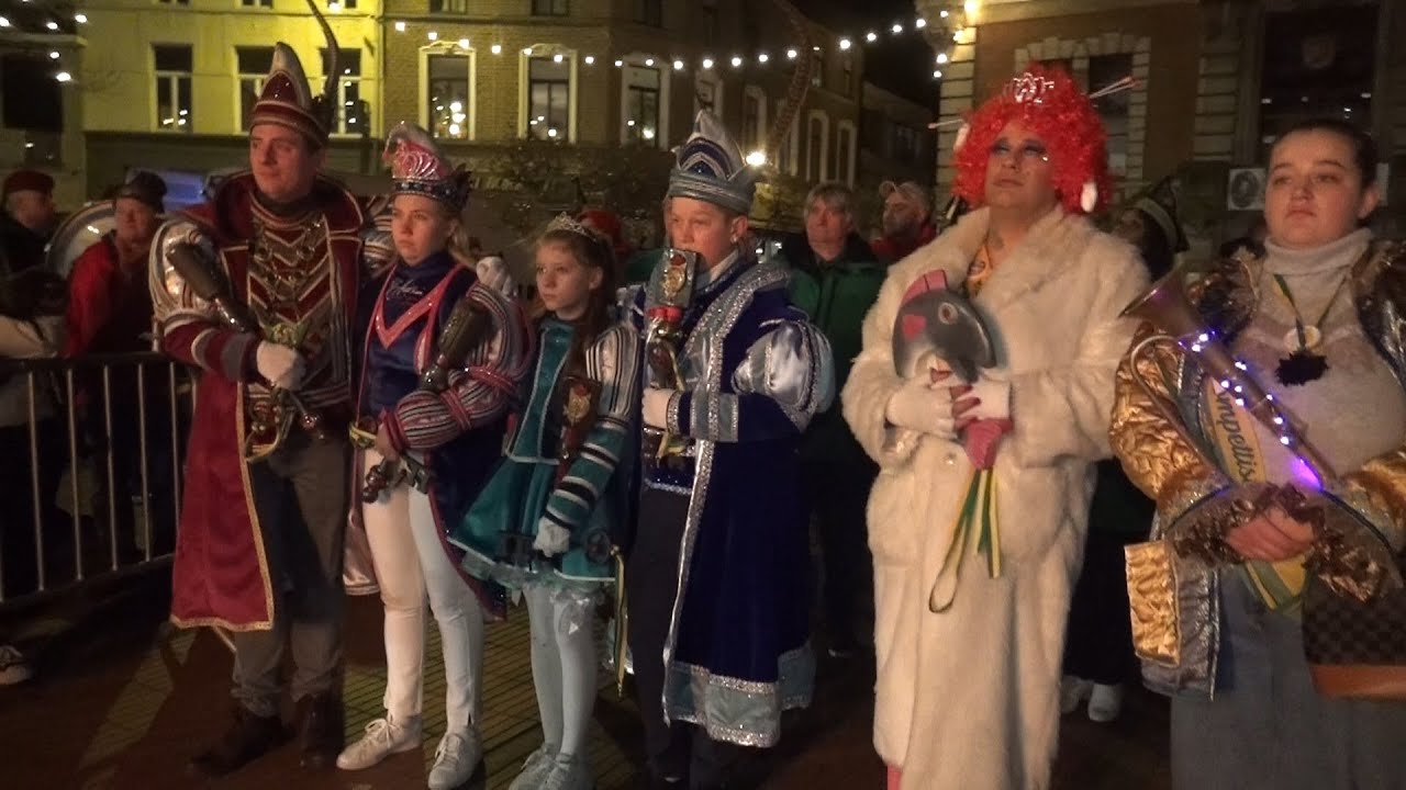 de volledige popverbranding van Wetteren afsluiter van carnaval van Wetteren  -  op 05 Februari 2024