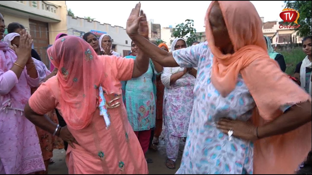 ਓਨੂੰ ਸਾਬ ਸੀਟੀਆਂ ਮਾਰੇ ਨੀ ਕਰੇਲੇ ਖਾਣੀਏ | ਲੜੀਦਾਰ ਬੋਲੀਆਂ | Funny Gidha | Bilga | Chankata Tv