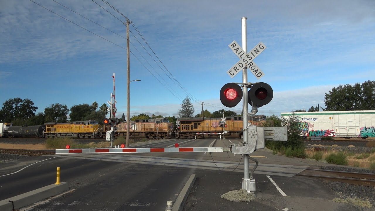 UP 8791 Manifest Train East - E Midas Ave. Railroad Crossing, Rocklin CA