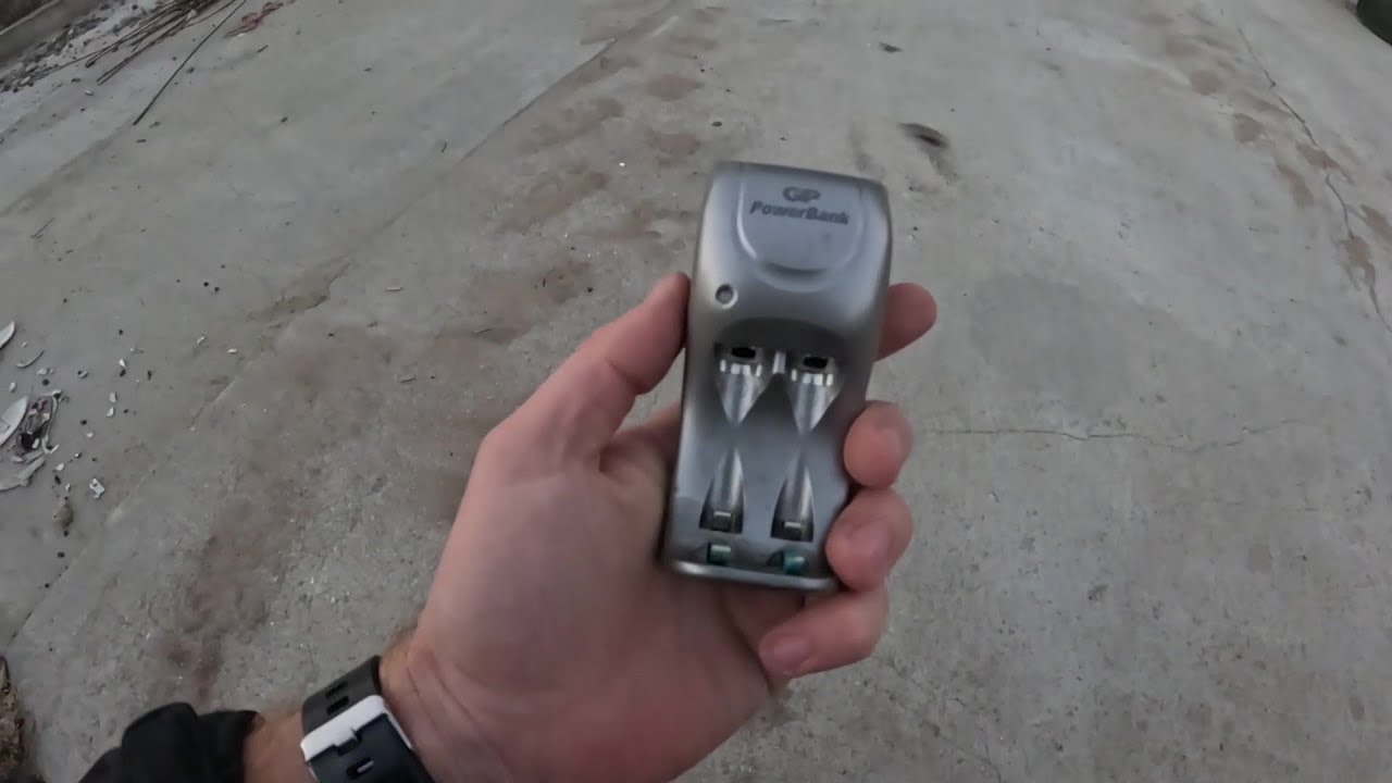 Test wytrzymałości: ładowarka do baterii GP POWER BANK vs Manitou MLT 628