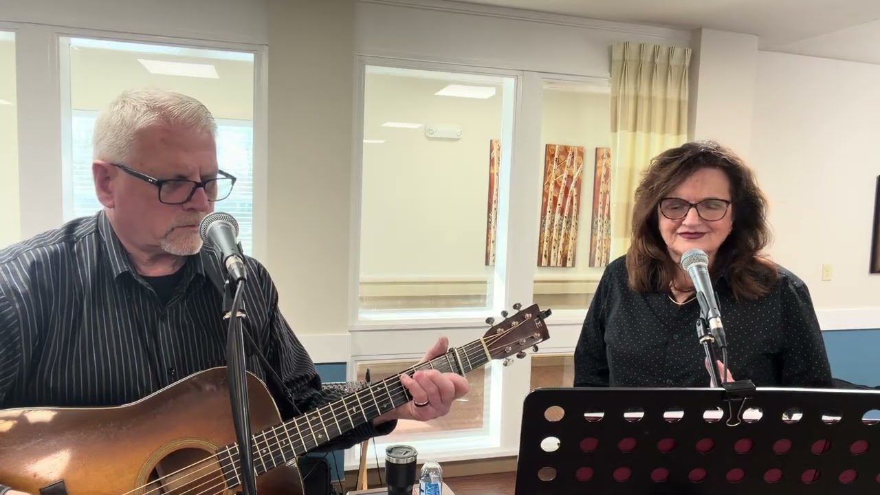 Band Joines sings and plays Mr.Bojangles