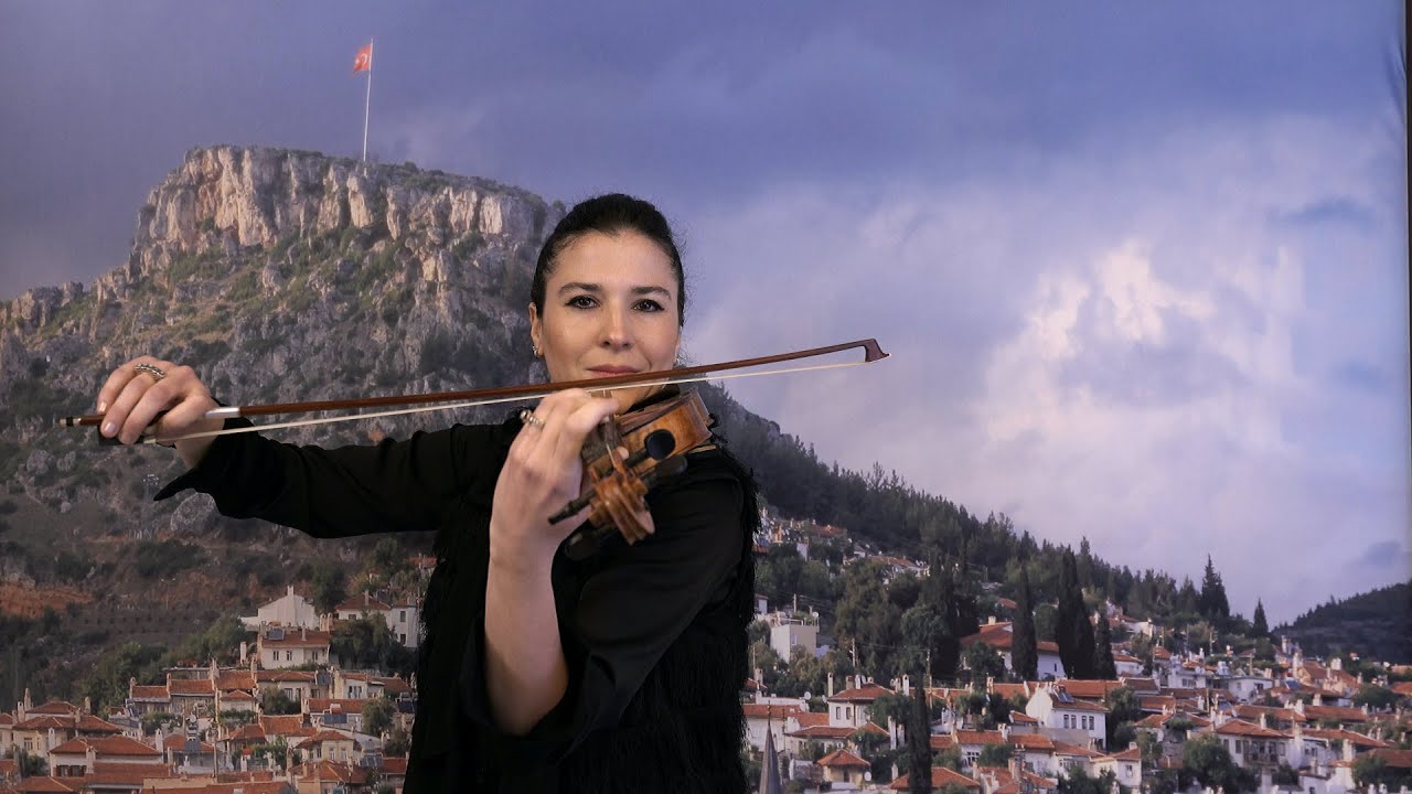 Zeynep Dişcigil  (DOSTEL MÜZİK ve SANAT)- Deniz üstü Köpürür (Muğla Türküsü)