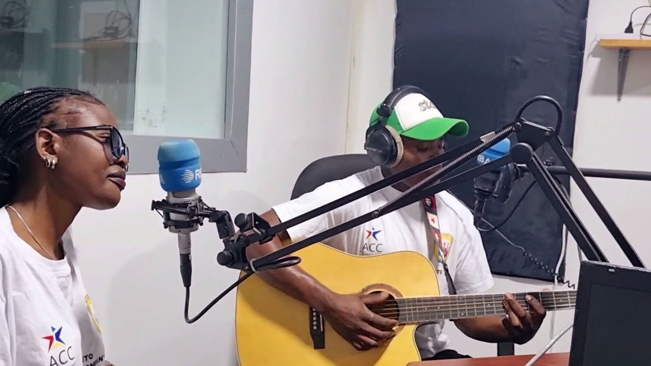 👉(GYT band) yagiranye ikiganiro na RBA hafi yawe icyo gitaramo cyari cyiza cyane.