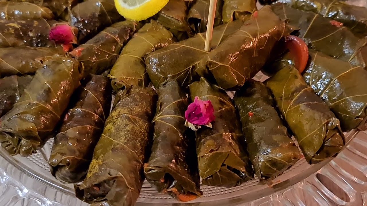 Feuilles de vigne farcies ( Dolmas)ورق العنب بحشوة رائعة