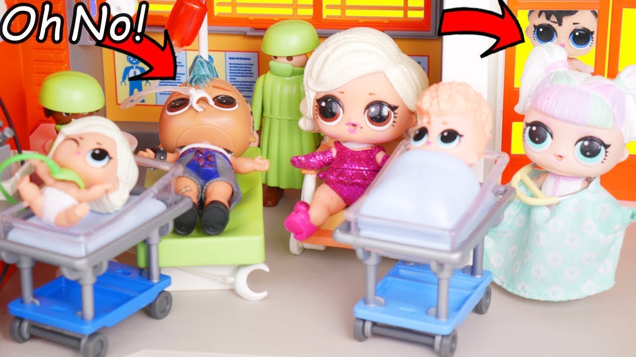 LOL Surprise Dolls Visit Playmobil One Star Hospital for Weird Wrong Heads | Toy Egg Videos