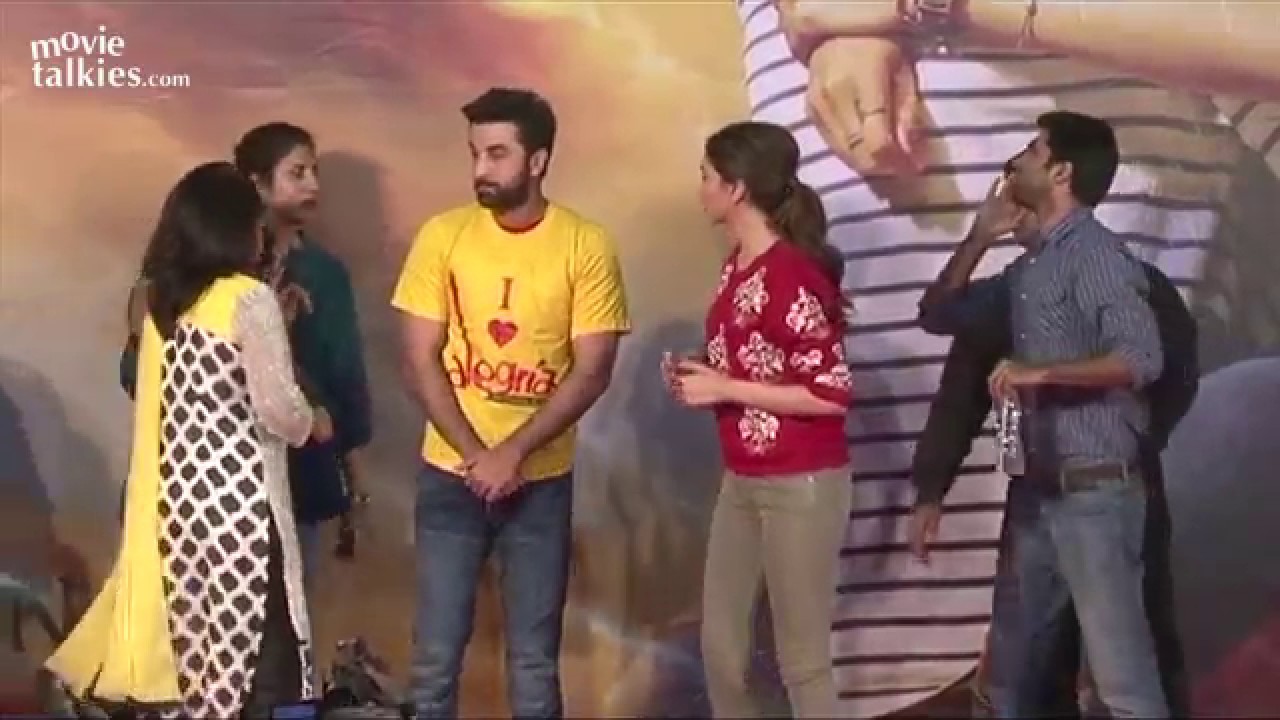 UNCUT: Ranbir Kapoor & Deepika Padukone DANCE At Pillai College - Tamasha Promotions