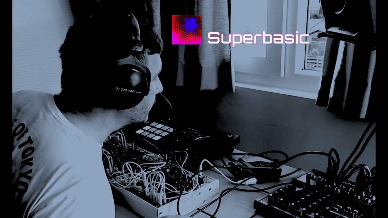 Sweaty sequencers ///Superbasic ///modular techno