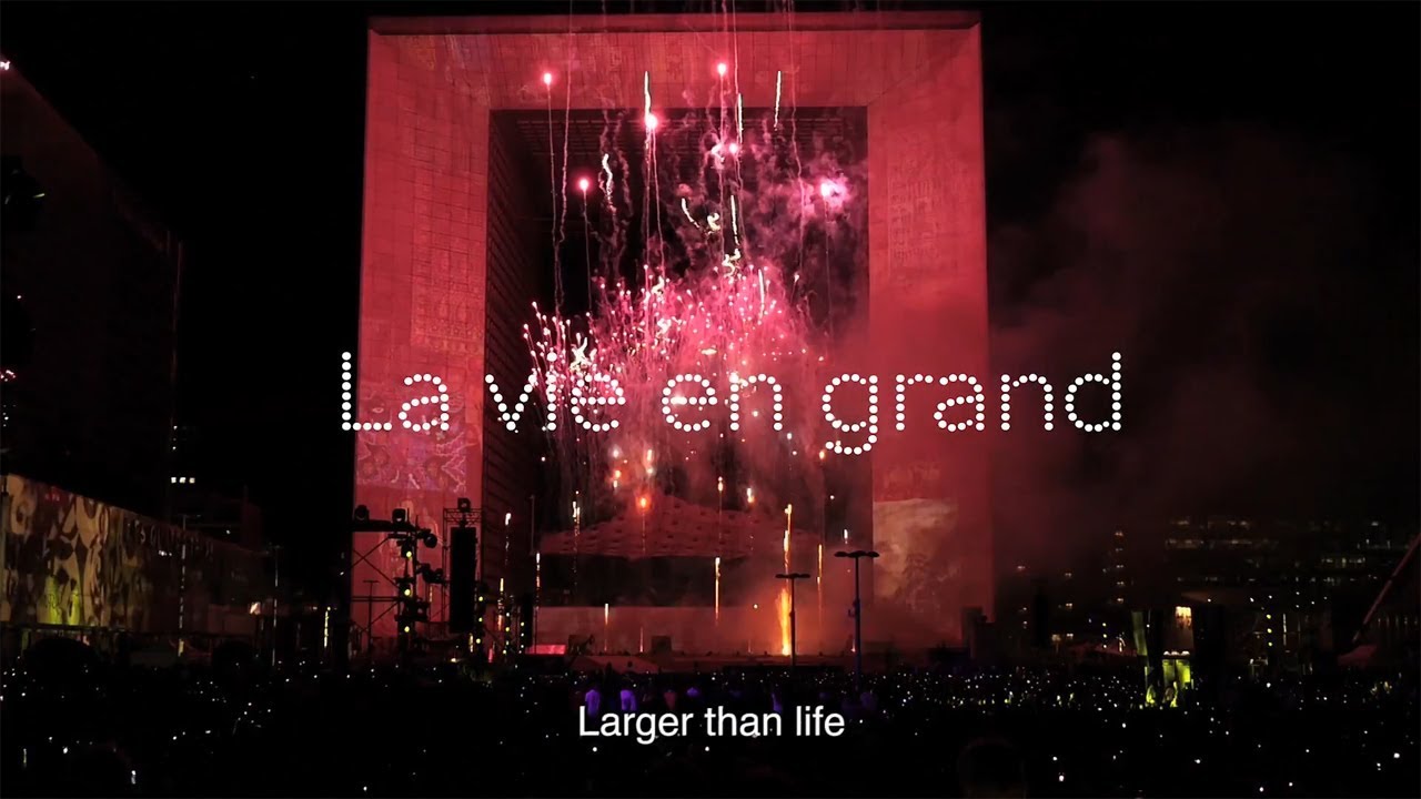 Paris La D&eacute;fense  - Larger than life [English version with subtitles]