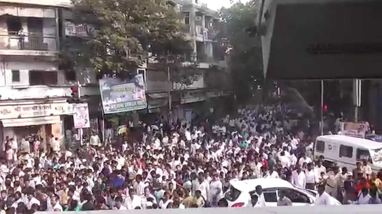 Chaitya Bhumi 2013: the crowd visiting  Dr. Babasahib Ambedkar's memorial