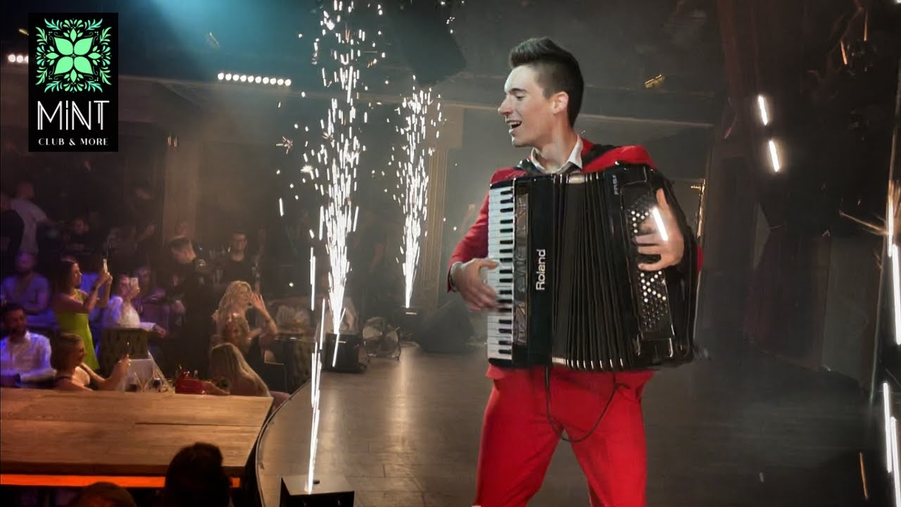 ACCORDION MASHUP IN NIGHT-CLUB: Cabaret Dinner Show