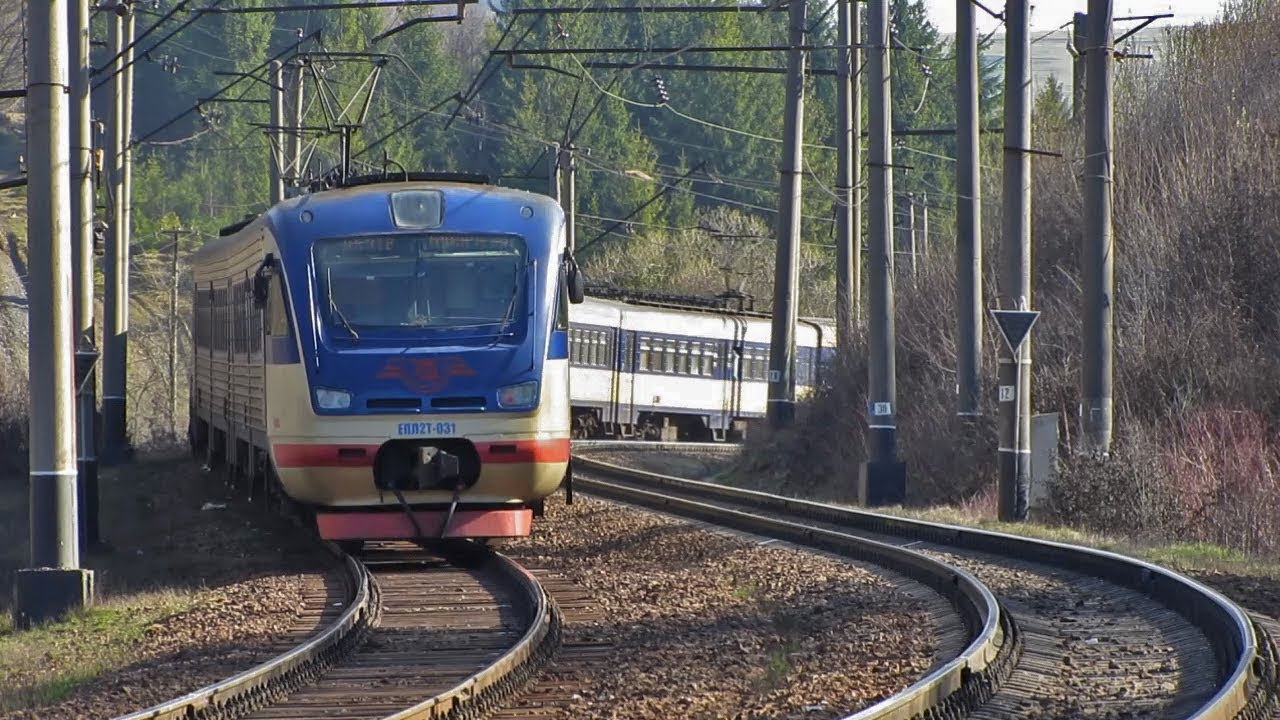 Електропоїзд ЕПЛ2Т-031 на перегоні Воловець - Вовчий ЛЬВ. ЗАЛ.