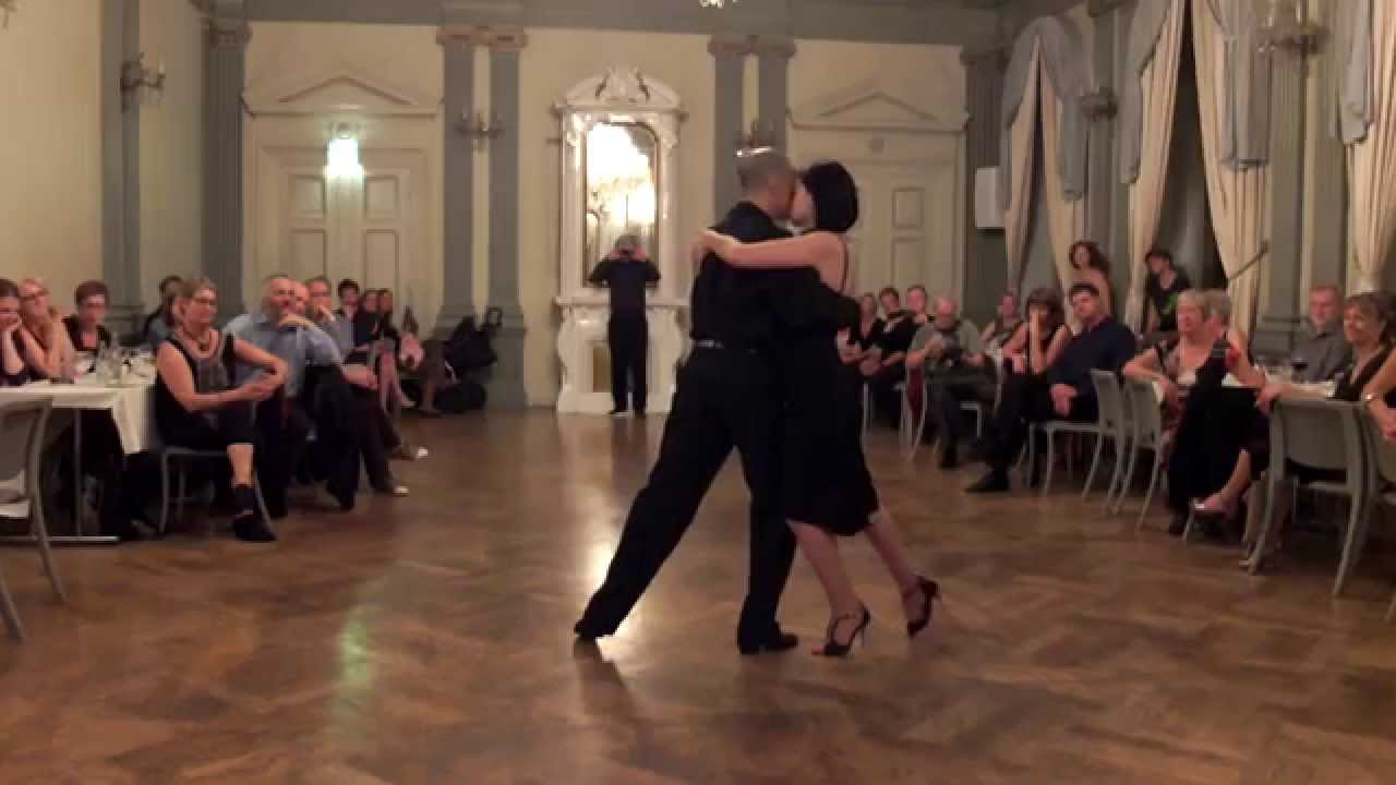 Aldo Mendez and Renata Alberti dancing tango Oigo tu voz, Tanturi-Campos.