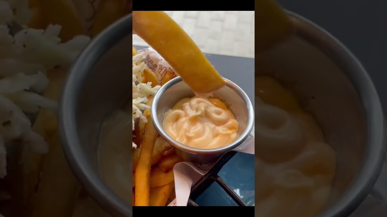 ZESTAW BURGER, FRYTKI, COLESŁAW, KRĄŻKI CEBULOWE - SMACZNE