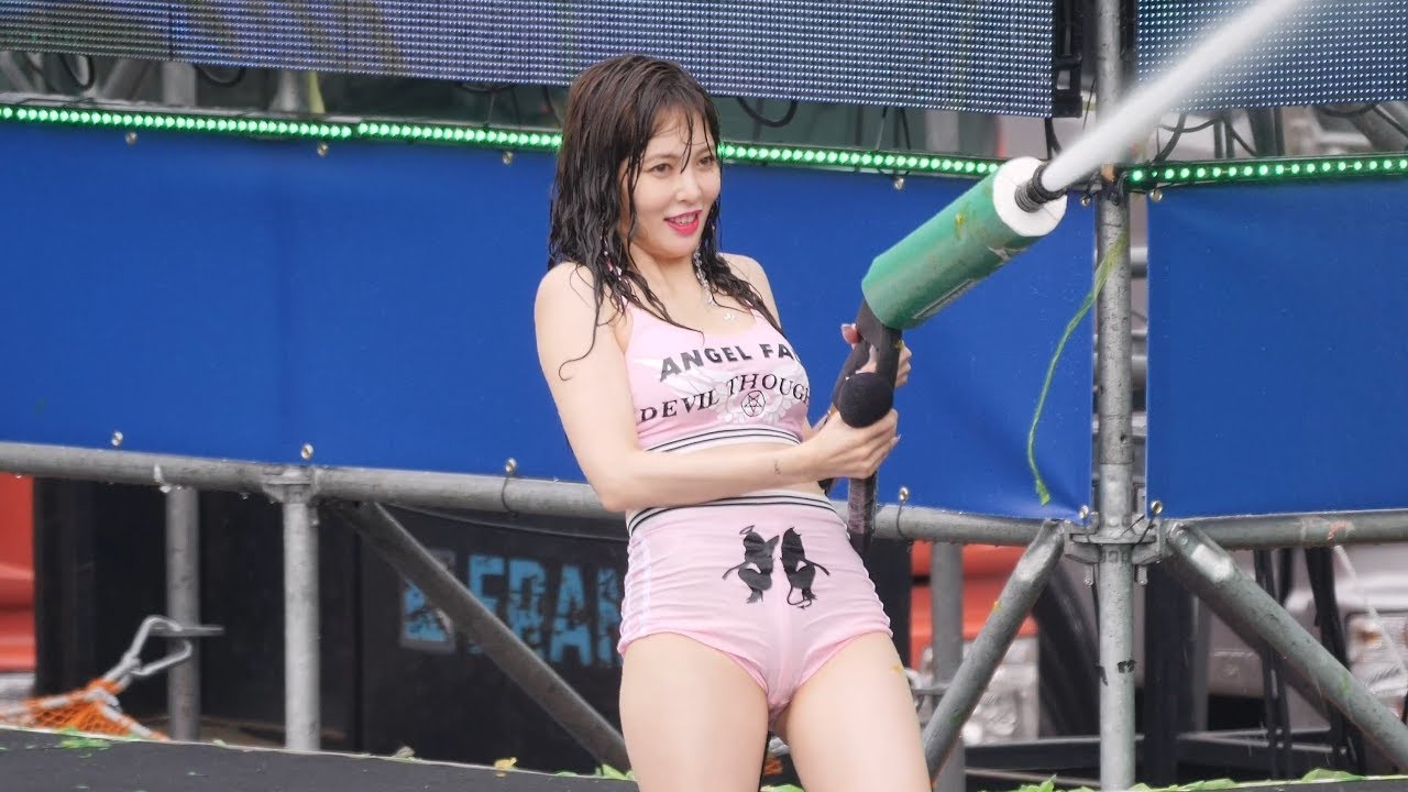 호응 유도하며 물총 쏘는 현아 직캠 4K HYUNA fancam by Spinel