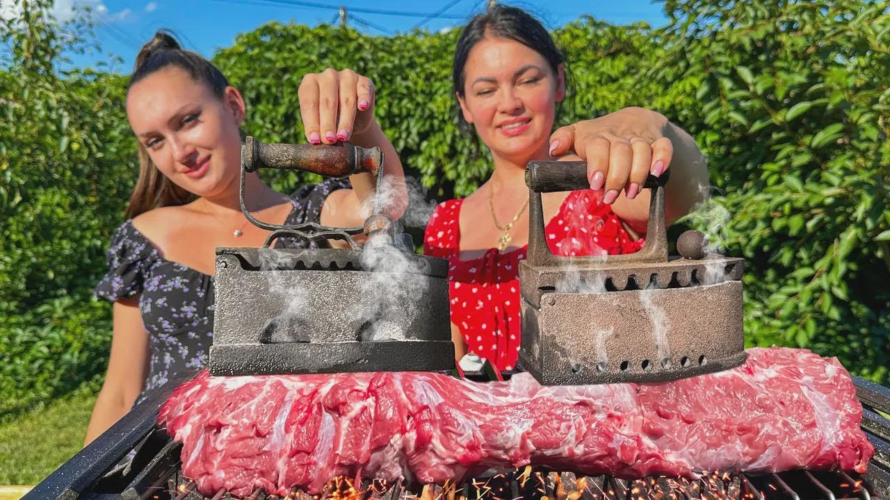 ¡Chuletas jugosas a la perfección bajo hierros centenarios sin electricidad!