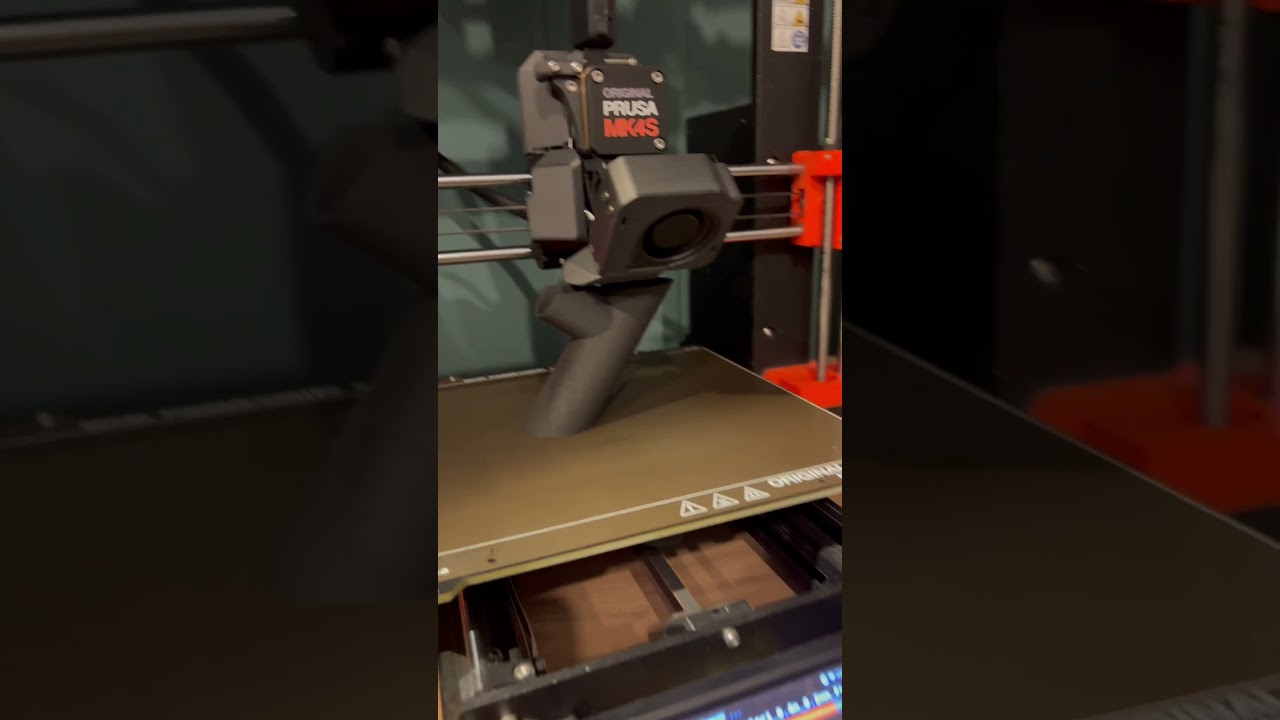 3 drukarki 3D każda pracuje nie ma obijania się #drukowanie3d #3dprinting #artillery #prusa