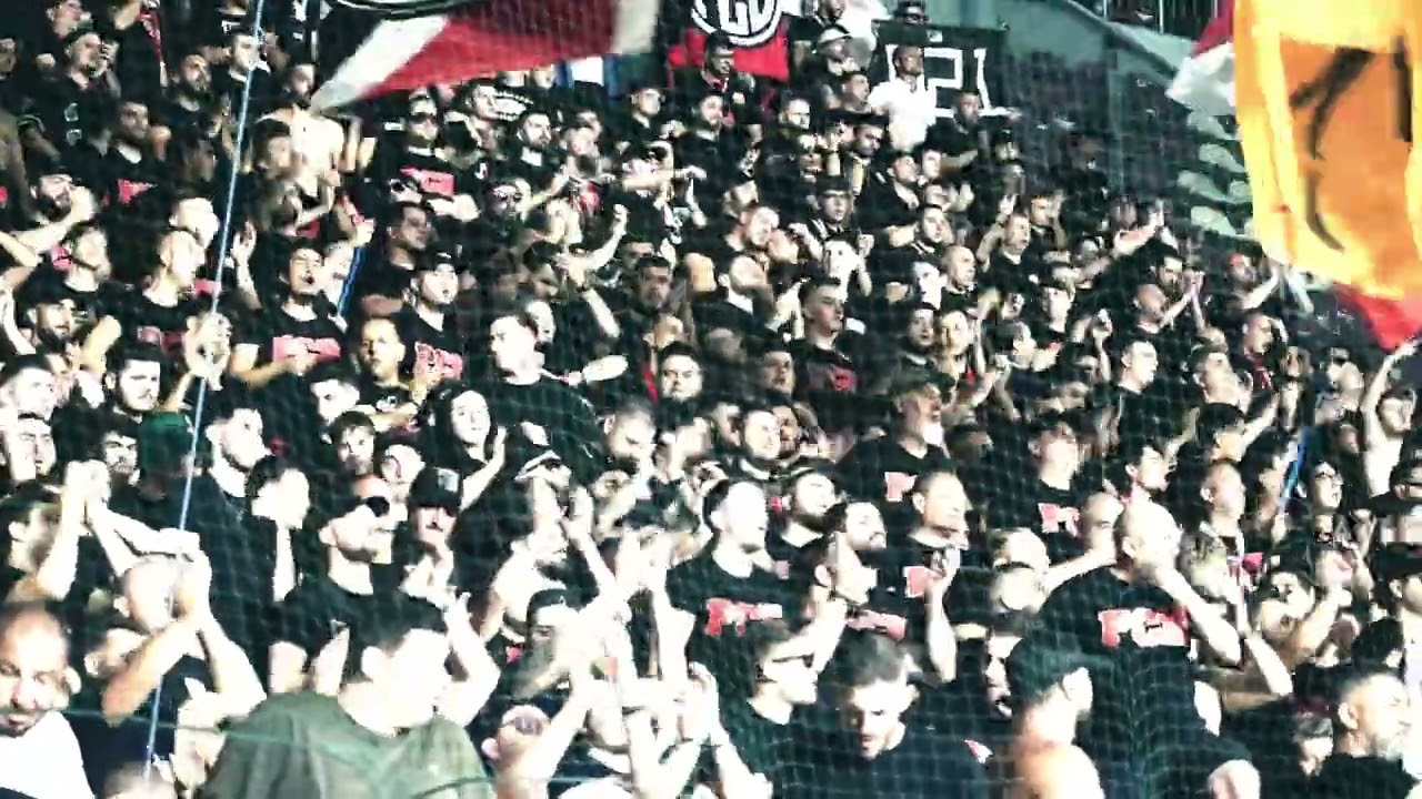 Atmosfera fantastica creata de fanii dinamovisti la Rapid-Dinamo 1-1