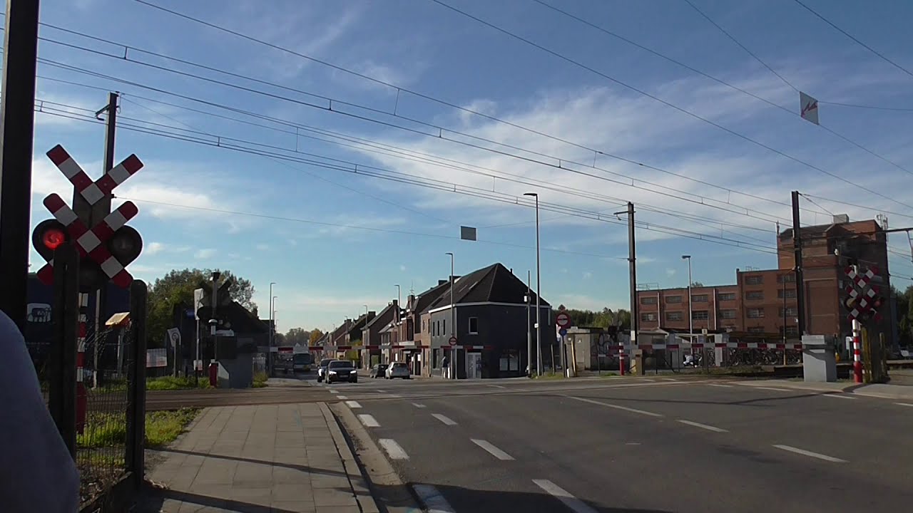 Spoorwegovergang Oudegem/ Passage a Niveau Audeghem/ Railroad-/ Level Crossing/ Bahn&uuml;bergang