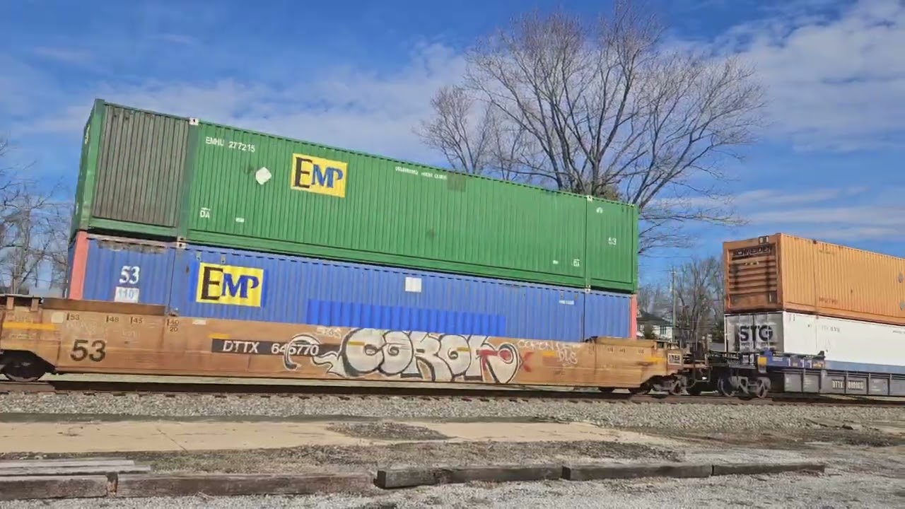 NS 8172 Leads NS 1232 on NS 25A Passing Through in Boyce VA