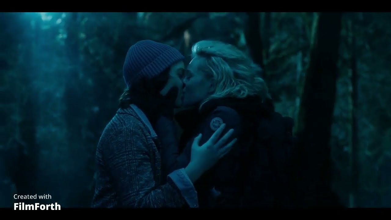 Motherland_ Fort Salem  ||Kissing Scene || &mdash; Raelle and Scylla (Taylor Hickson and Amalia Holm)