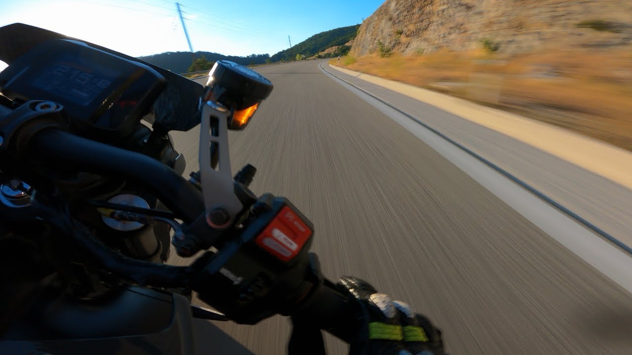 High speed chase with Tracer 900 v MT10