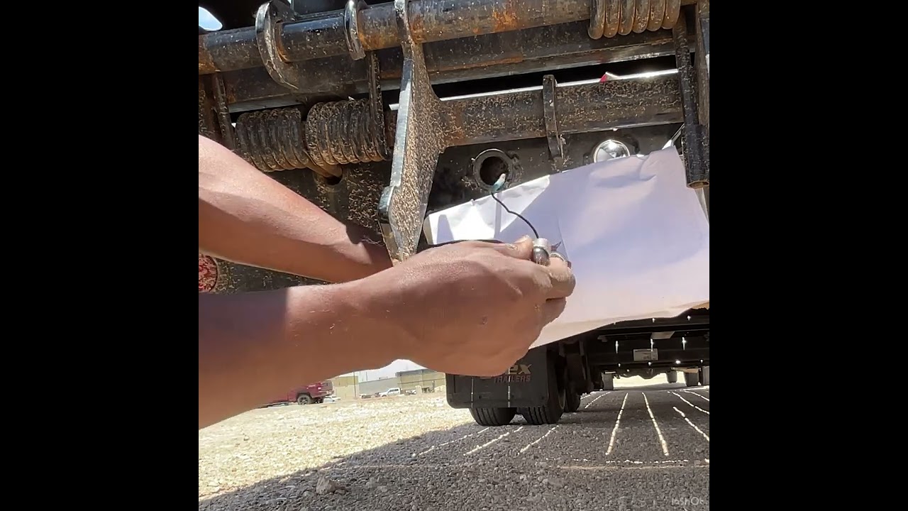 How to replace a tag light on a Big Tex trailer/Dodge Ram/JJ67 Hotshot/ How to video/631 light bulb