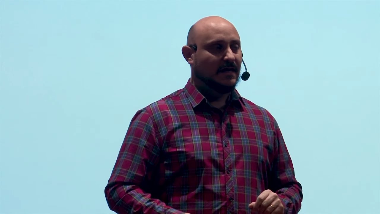 Salvemos al periodismo de su autodestrucción | Pedro Figueroa | TEDxUniversidadCatólicadeCórdoba