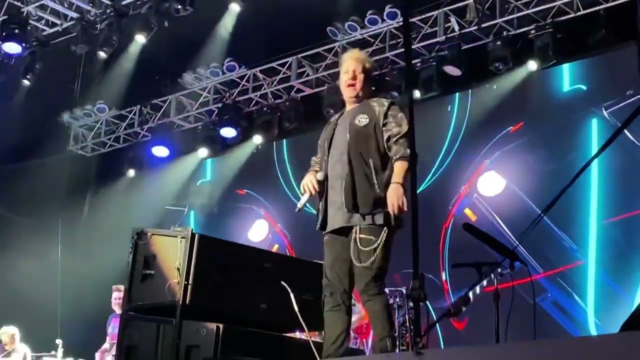 Rascal Flatts - Fast Cars and Freedom (Live) Farewell Concert