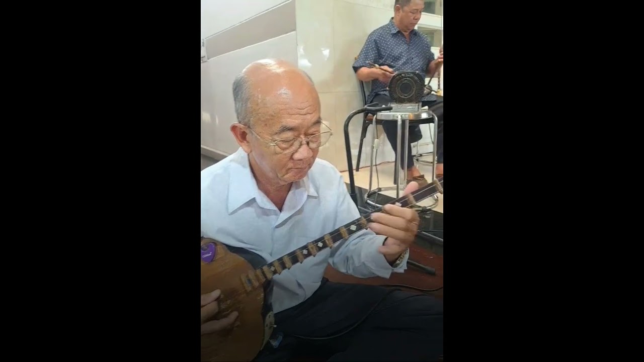 TAM ĐAI NHAC SU.hoa tau.