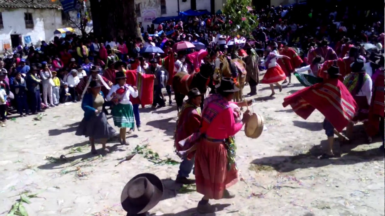 Comparsa de  CAYHUACHAHUA. Concurso carnavalesco Festividad COMADRES LUCRE 2017.