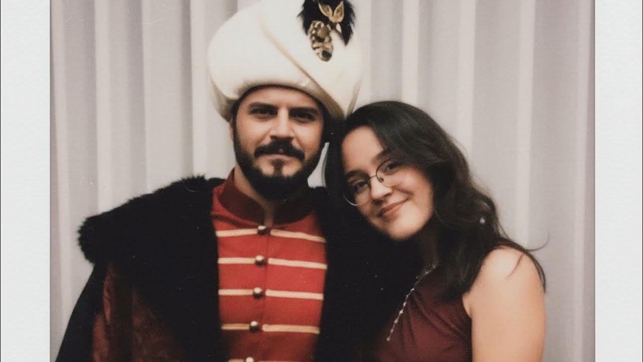 Mehmet Günsür'ü görmek için topkapı sarayına gittik