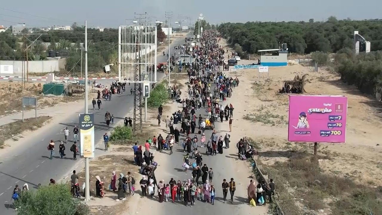 Palestinians flee fighting between Hamas and Israel, head to southern Gaza | AFP