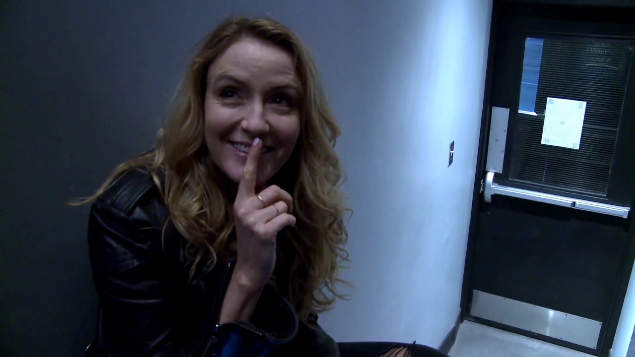 Hélène Joy surprises fans