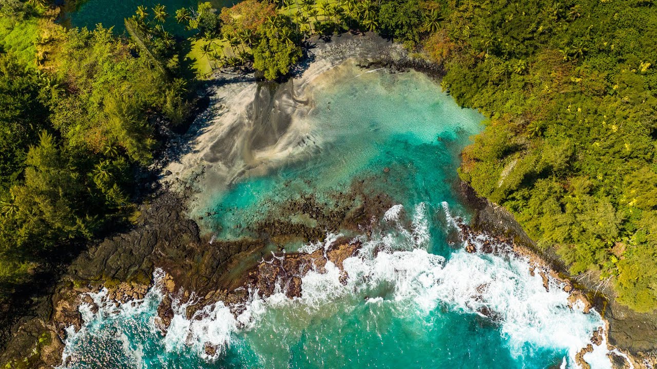 Secret Beaches & Active Volcanoes // The Big Island Hawaii