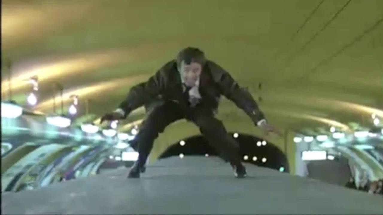 Jean Paul Belmondo sur le toit d'un MP73