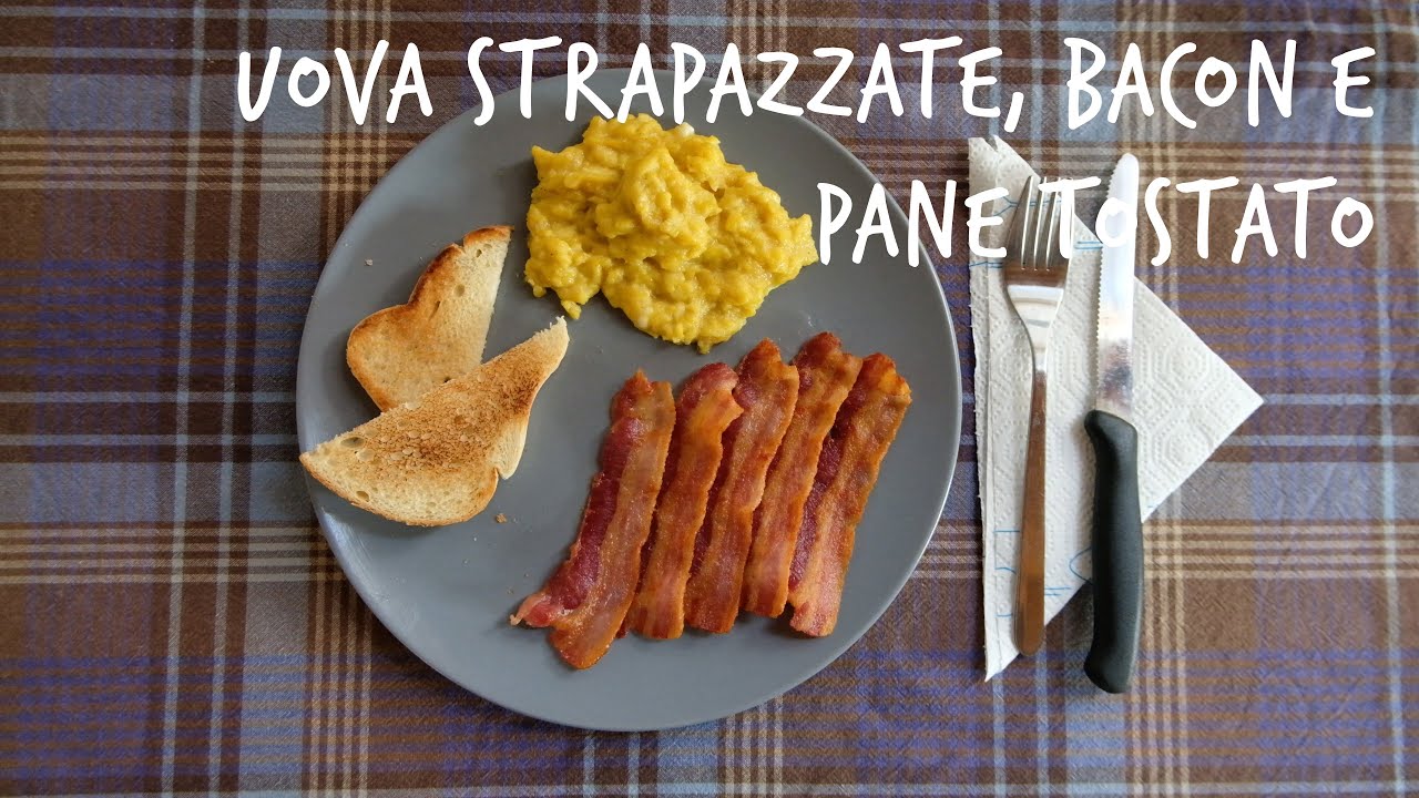 Uova strapazzate, bacon e pane tostato 🥚