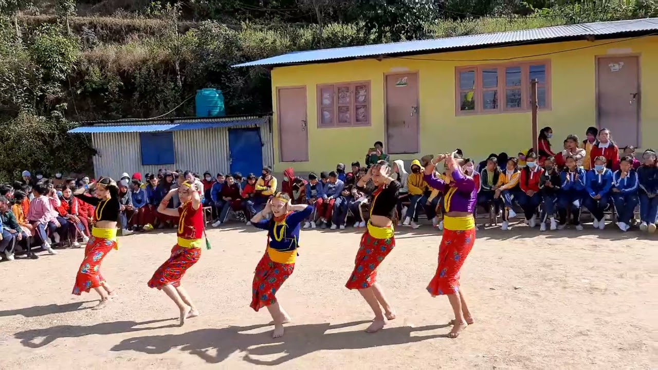 Choli ramro palpali dhaka ko...performed by LGES Students Okhaldhunga