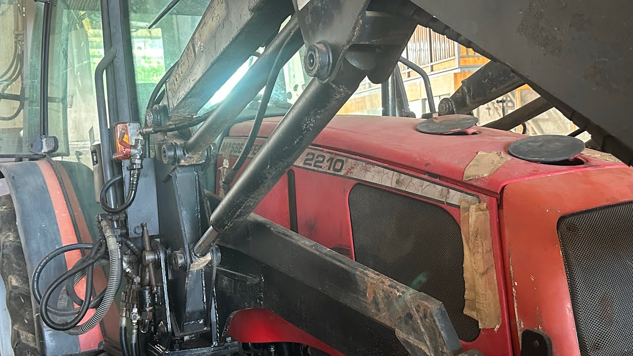 Massey Ferguson 2210 xe bãi