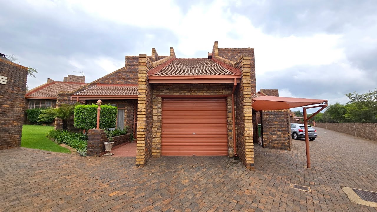 2 Bedroom Townhouse For Sale | Aerorand, Middelburg | R1,180,000