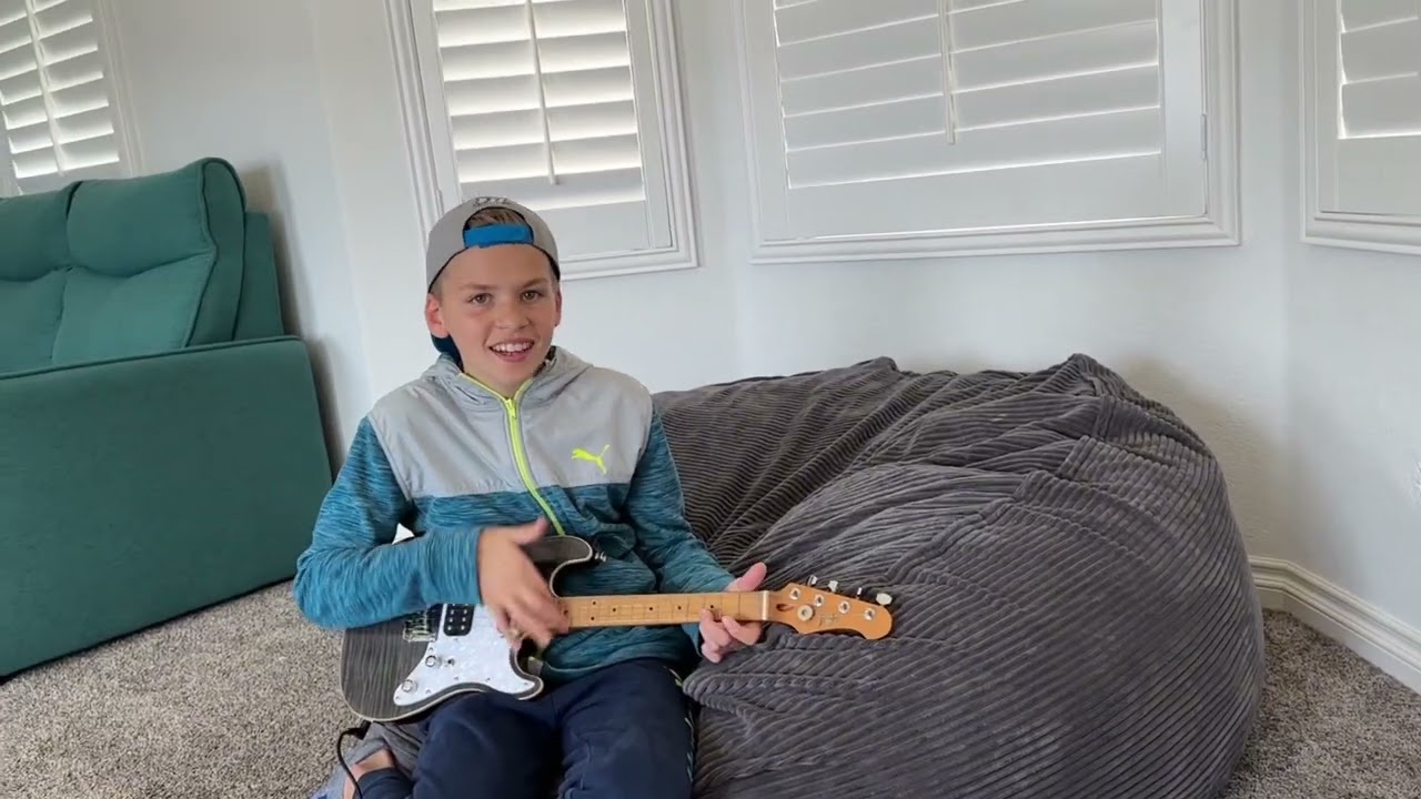 MY FIRST UKULELE & Drum Sticks!