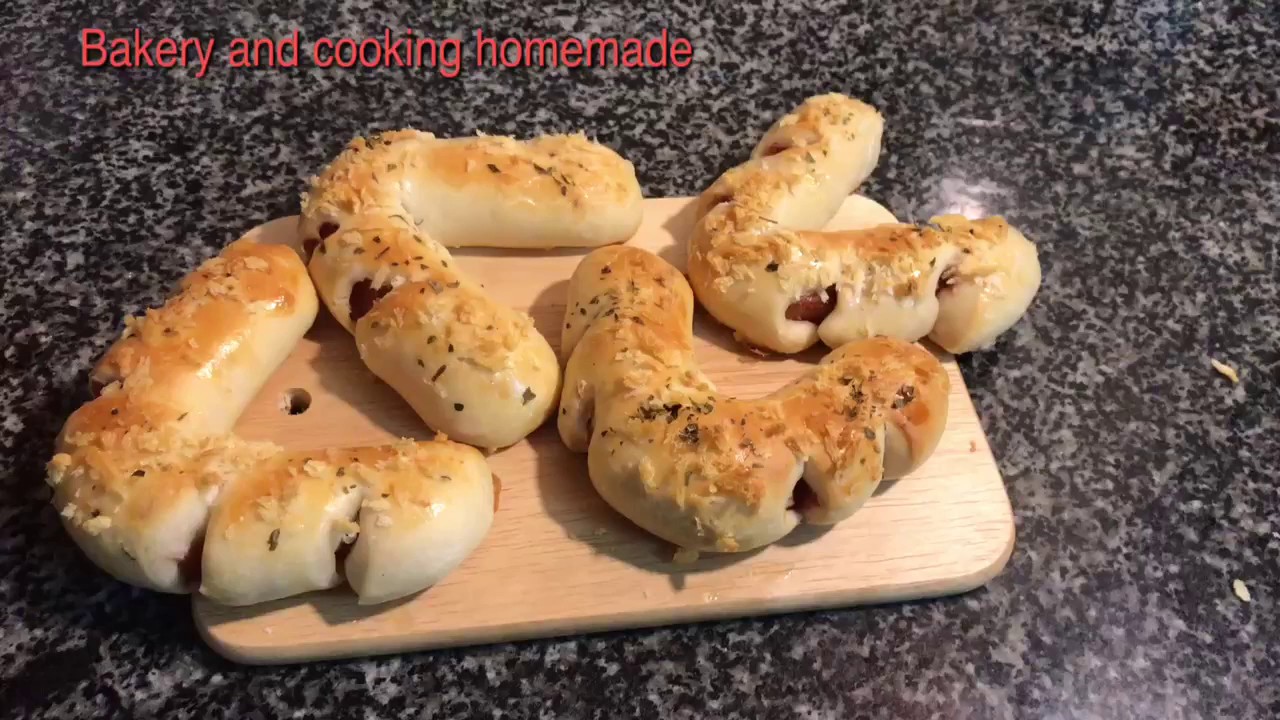 Bread with sausage ( របៀបធ្វើនំបុ័ងSausage )