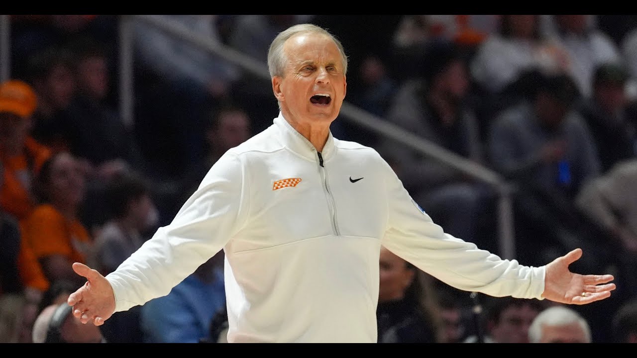 Rick Barnes reacts to Tennessee basketball's win over Auburn