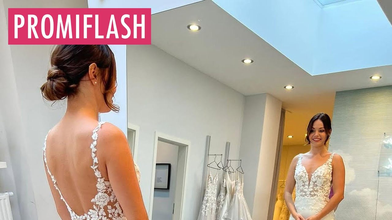 Christina Hänni zeigt Fotos ihrer früheren Brautkleidanprobe