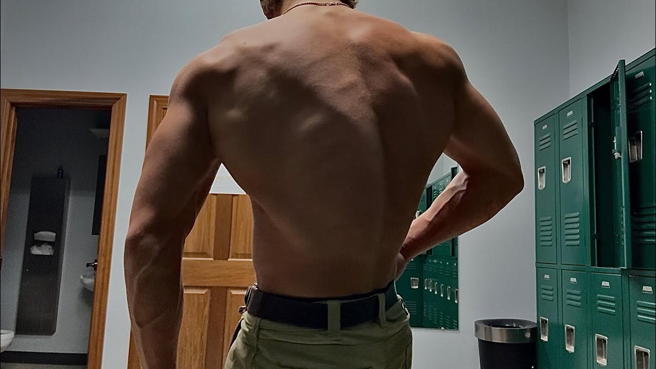 Skin Stretching Back Day (ft. Chris Bumstead)