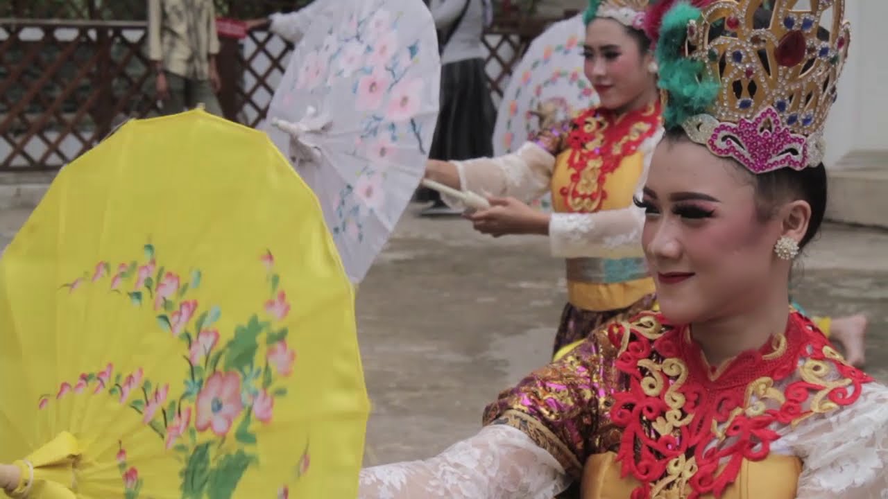 Tari Jaipongan - Payung geulis Sukapura - Mayang Binangkit