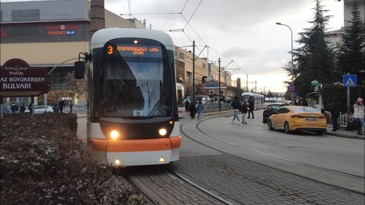 Eskişehir'de Tramvayla Osmangazi Üniversitesi - SSK Arasında Seyahat